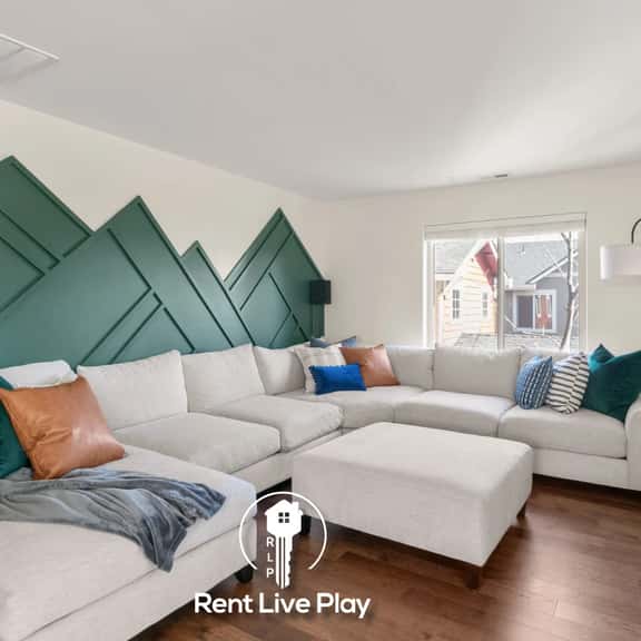 Movie Theater, Office, Pets! - Stunning Bend Home - Image 1