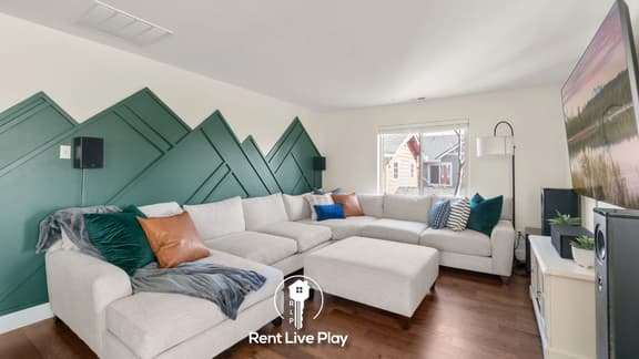 Movie Theater, Office, Pets! - Stunning Bend Home - Image 1